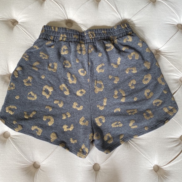 Cheetah Print Shorts✨ - Picture 2 of 3